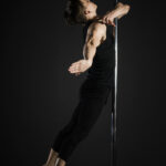 Photo cours de Pole dance d'Emilie de Milie Dance, professeur et formatrice de futurs professeurs de pole dance